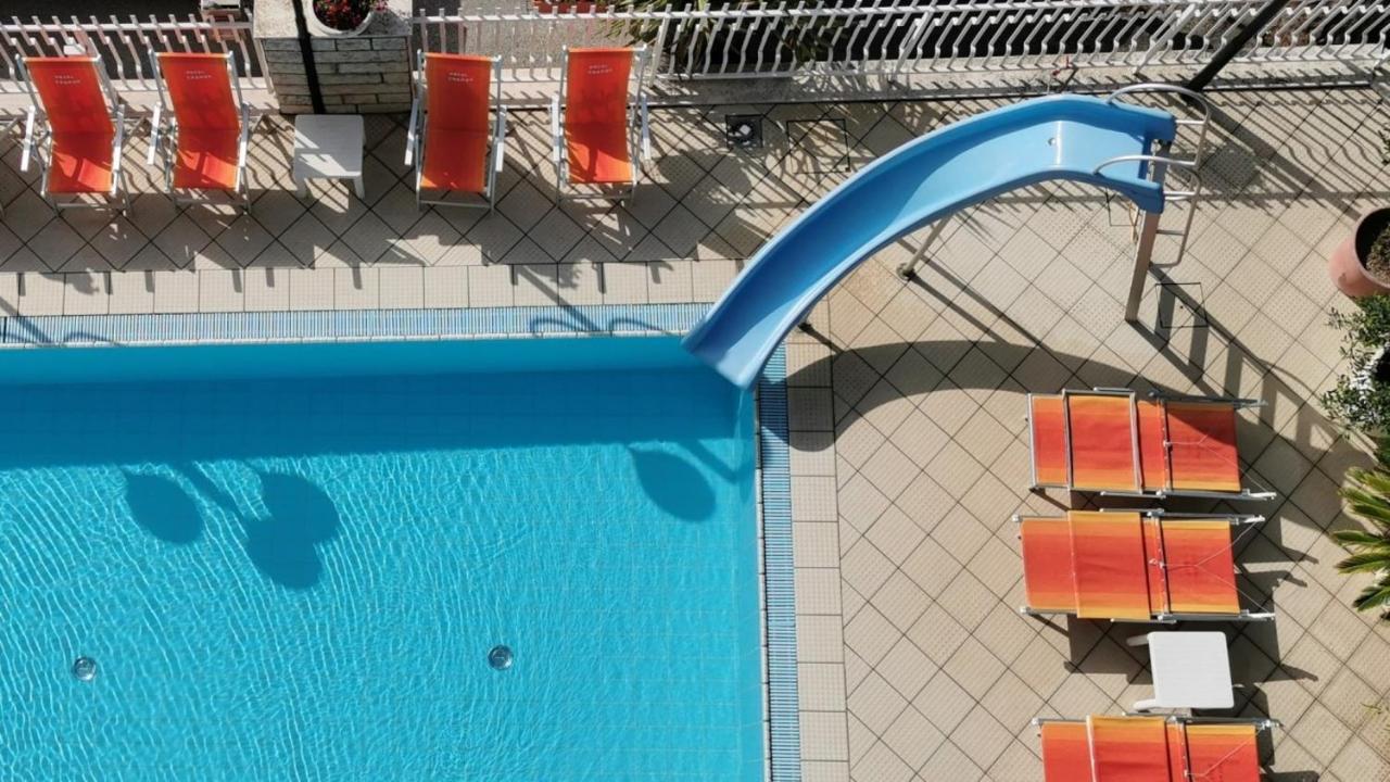 Hotel Cosmos Rimini Exterior foto